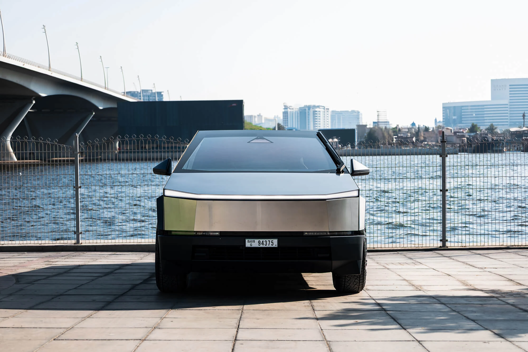 Tesla Cybertruck Prateado