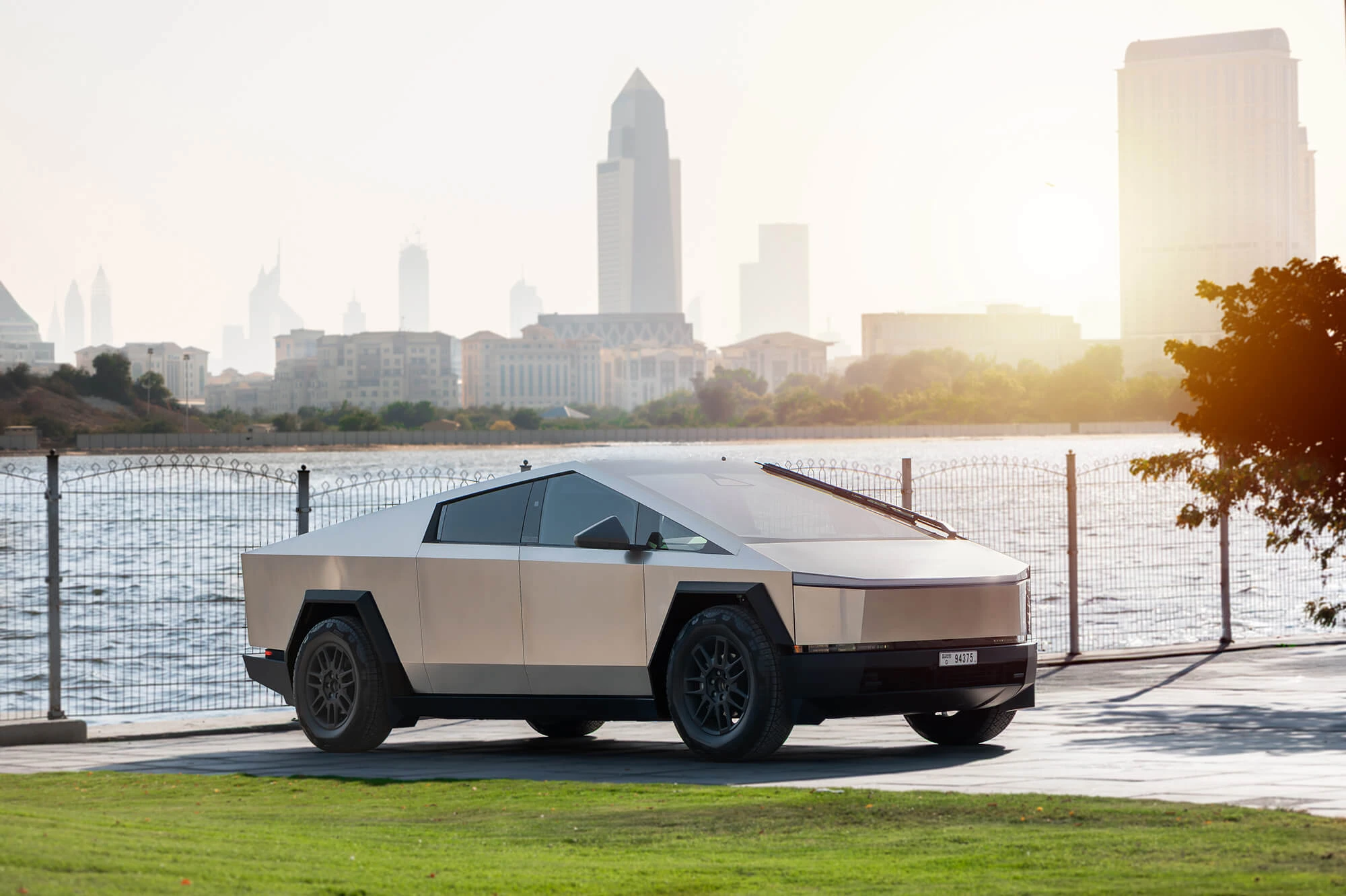 Tesla Cybertruck Prateado