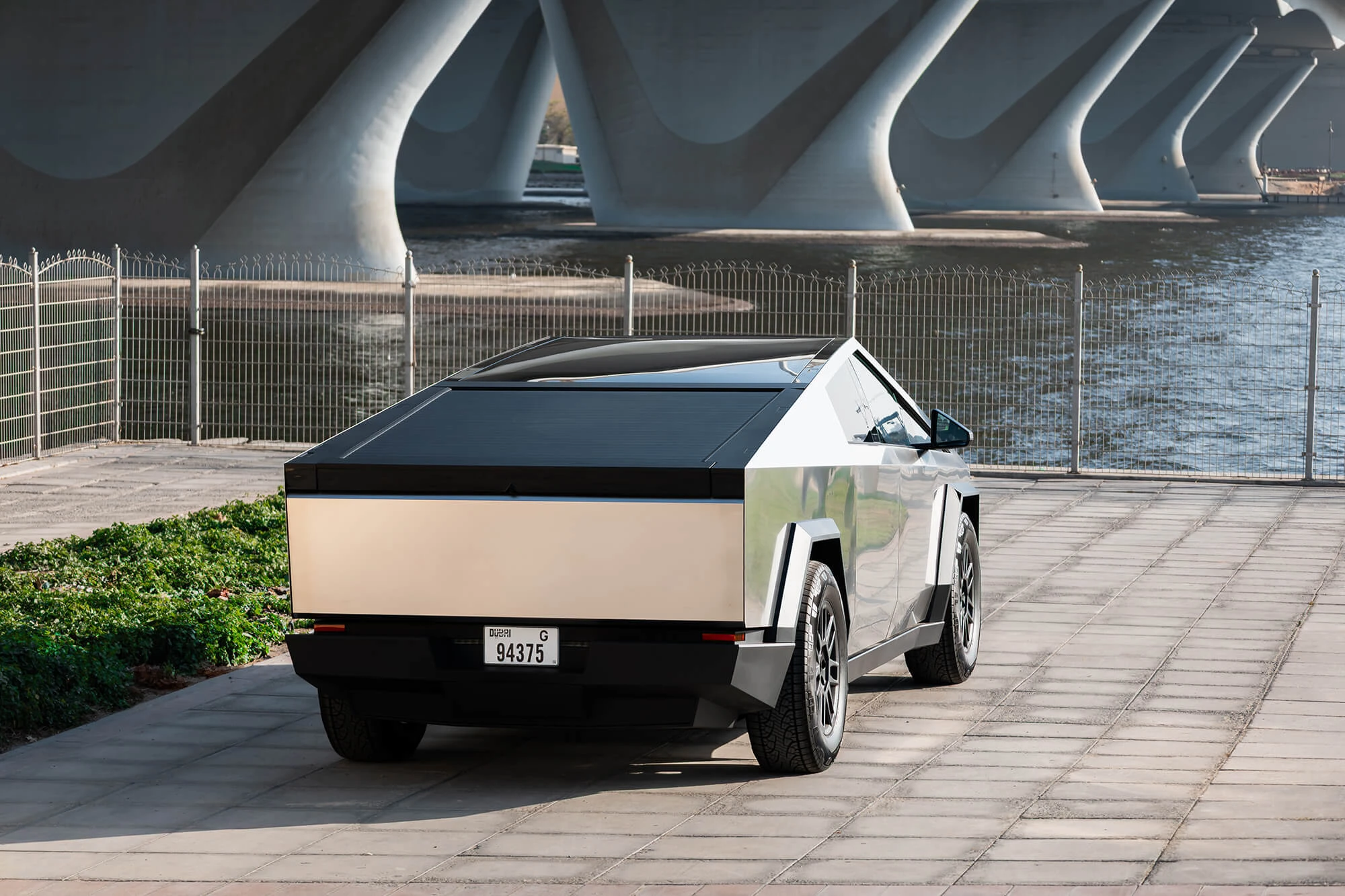 Tesla Cybertruck Prateado