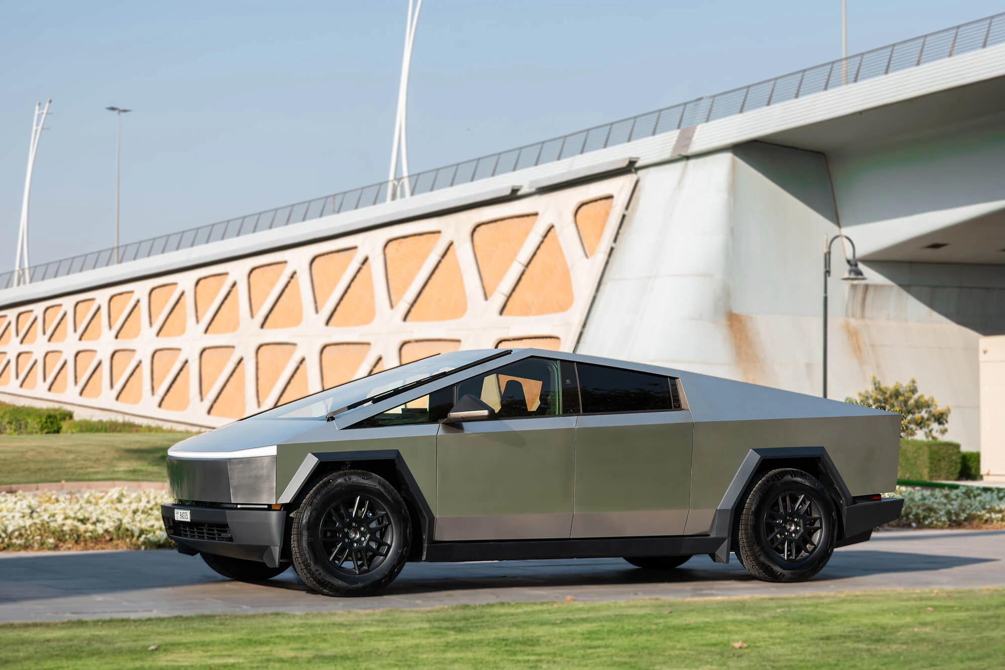 Tesla Cybertruck Prateado