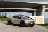 Tesla Cybertruck Silber