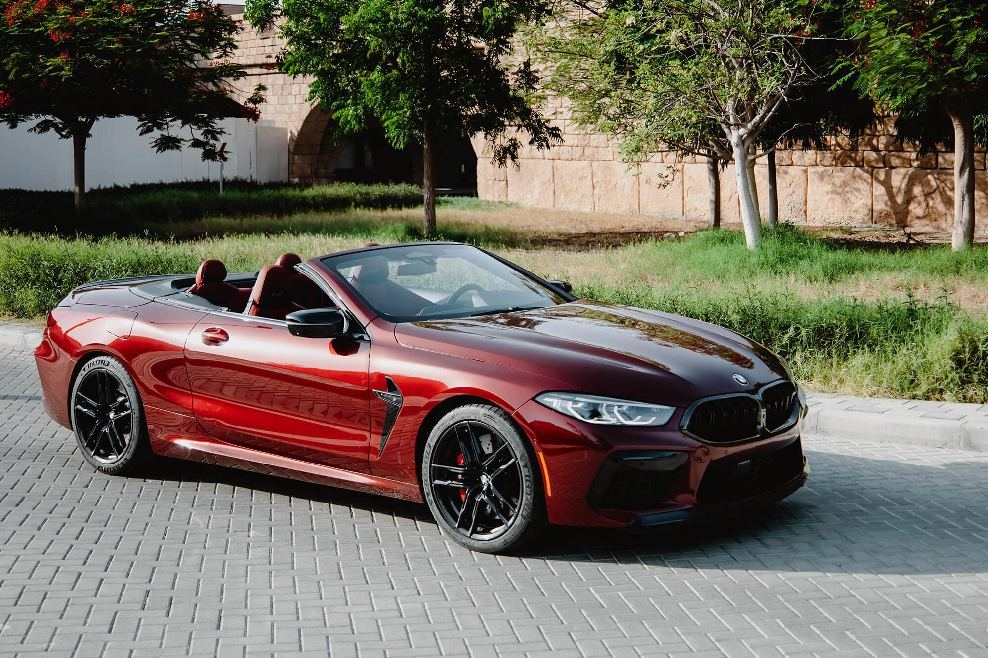 BMW M8 Competition Cabrio Kırmızı
