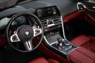 سيارة BMW M8 Competition المكشوفة باللون الأحمر