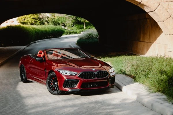 BMW M8 Competition Cabriolet Rød