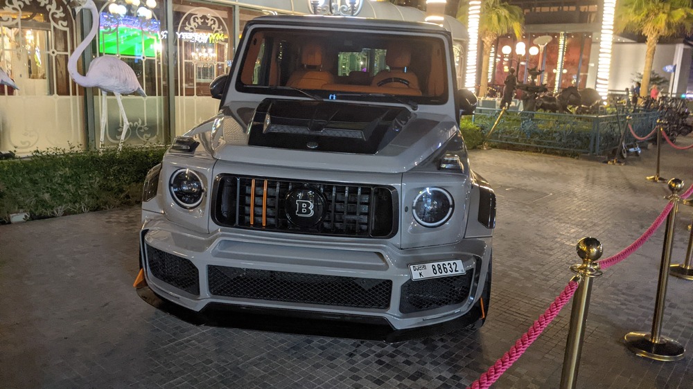 Que tipos de automóveis estão disponíveis para aluguer?