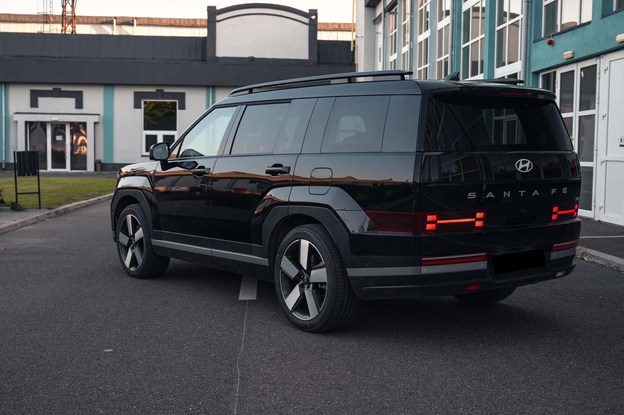 Hyundai Santa Fe Black