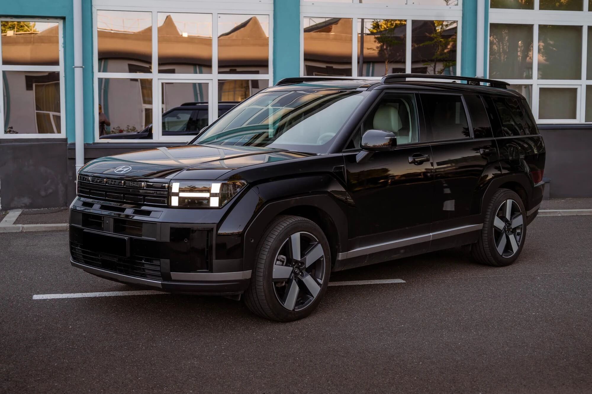 Hyundai Santa Fe Black