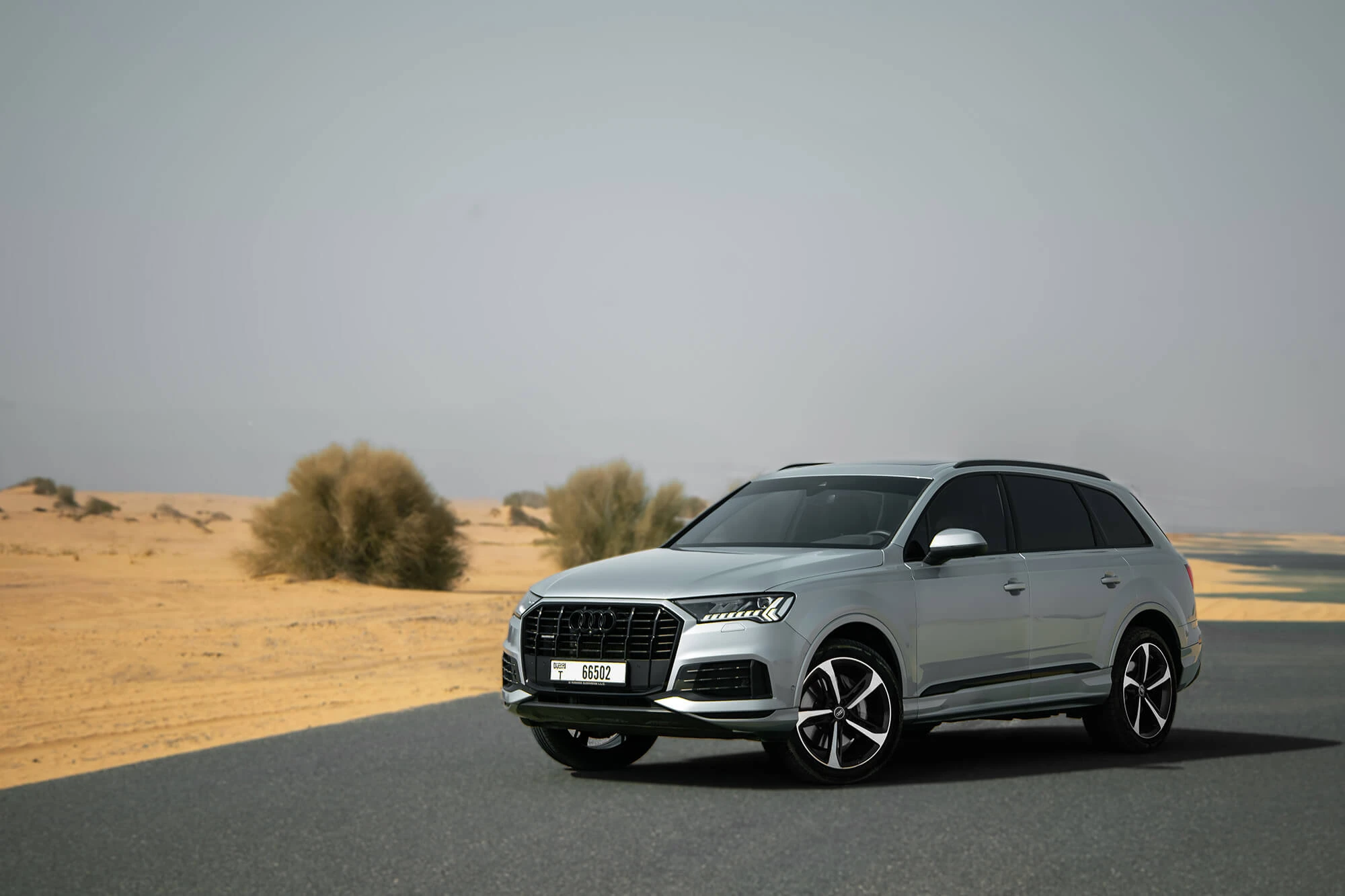 Audi Q7 серебристый