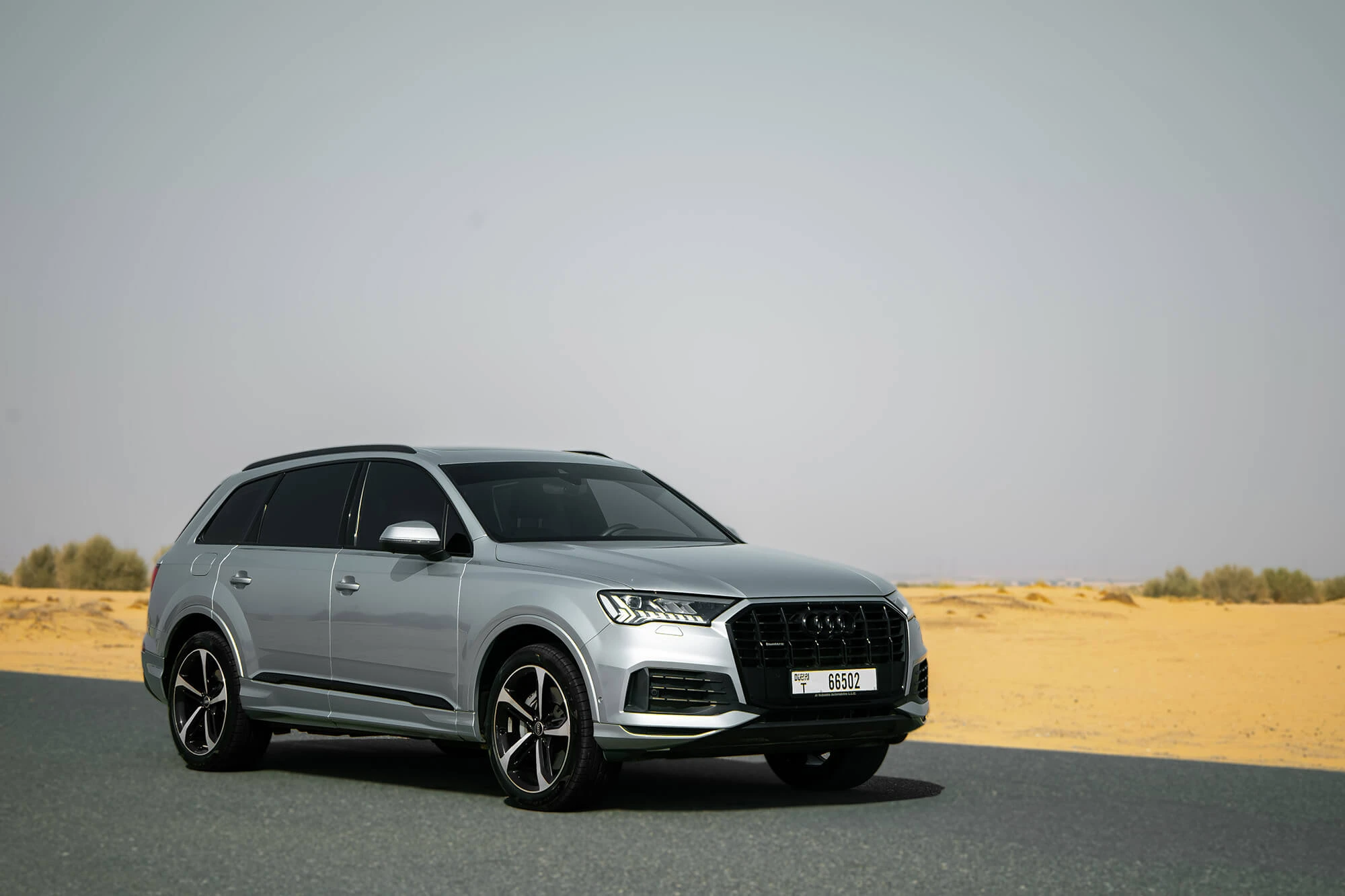 Audi Q7 серебристый