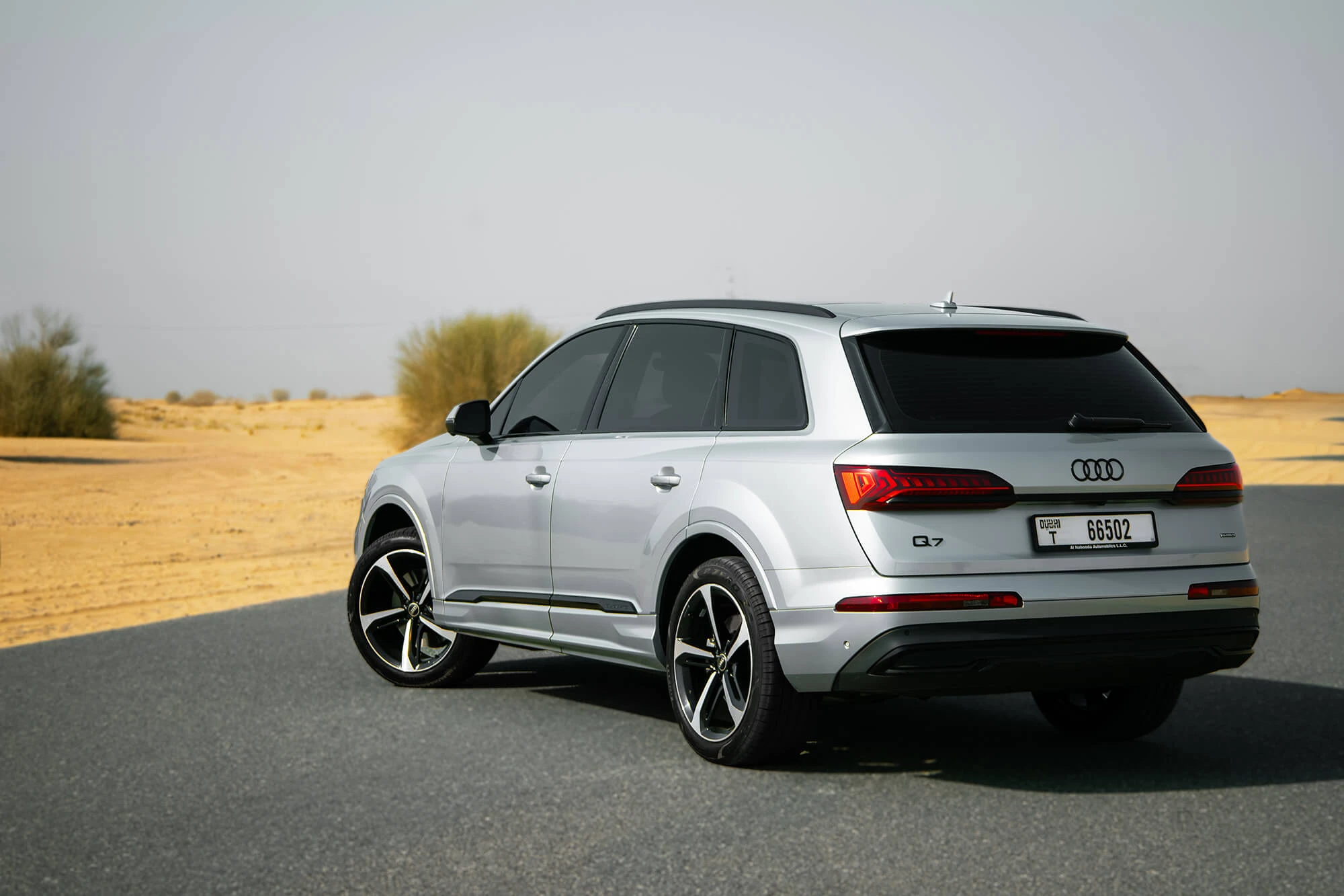 Audi Q7 серебристый