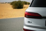 Audi Q7 серебристый
