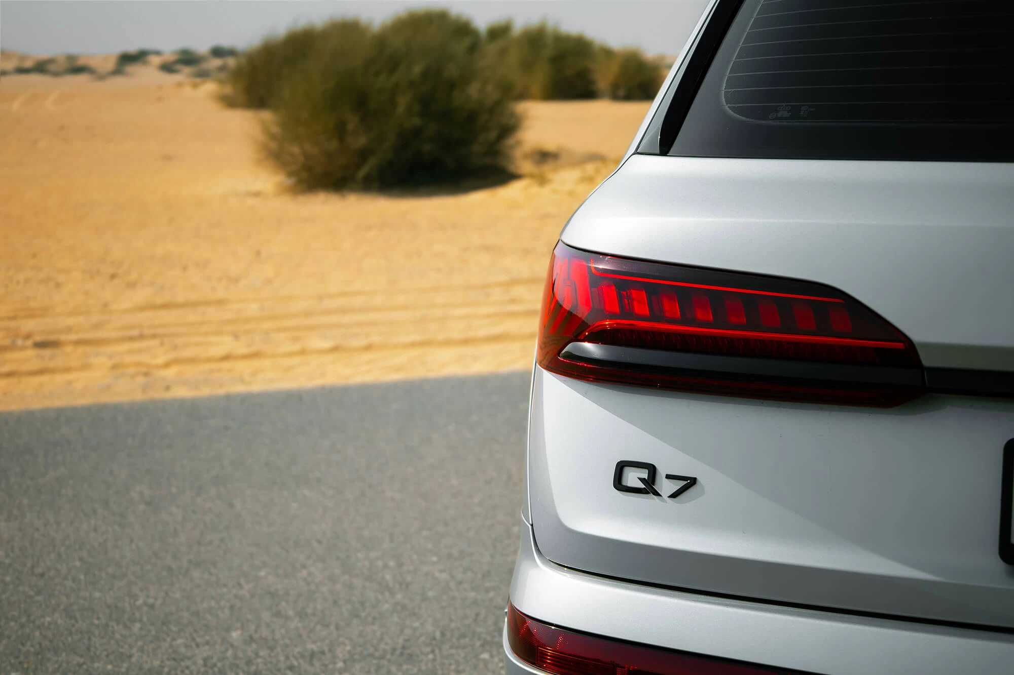 Audi Q7 серебристый