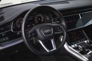 Audi Q7 серебристый