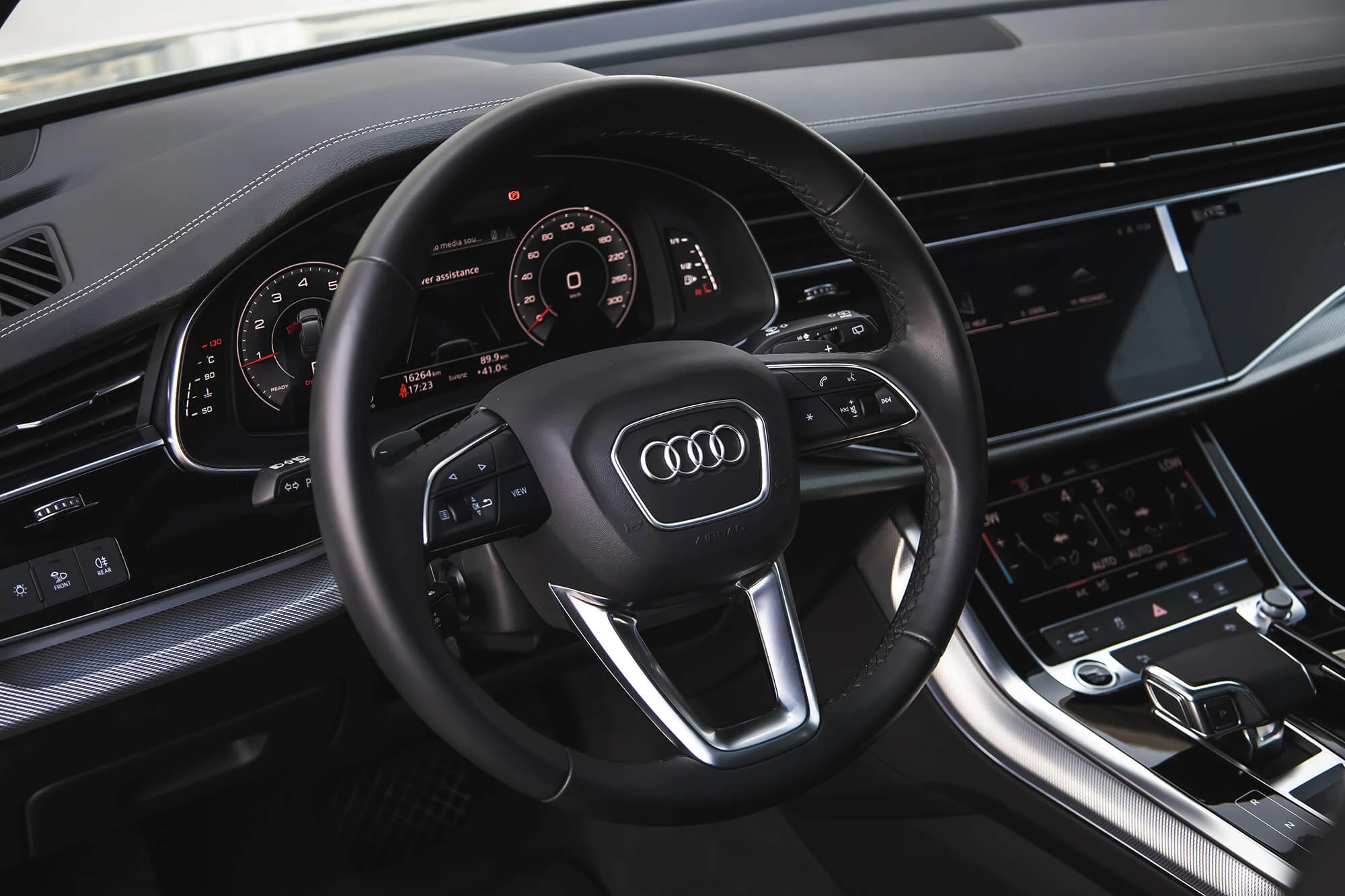 Audi Q7 серебристый