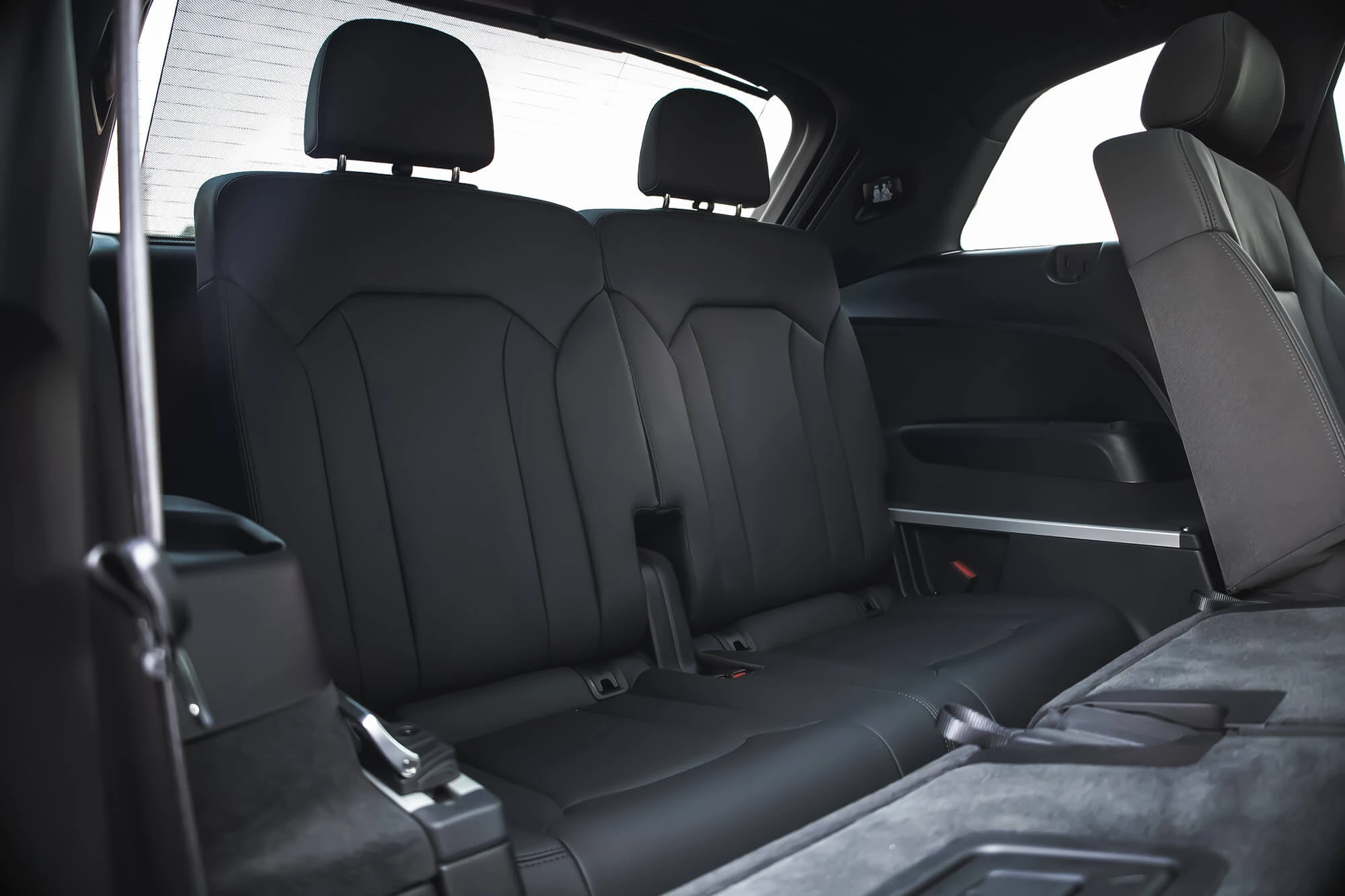 Audi Q7 серебристый