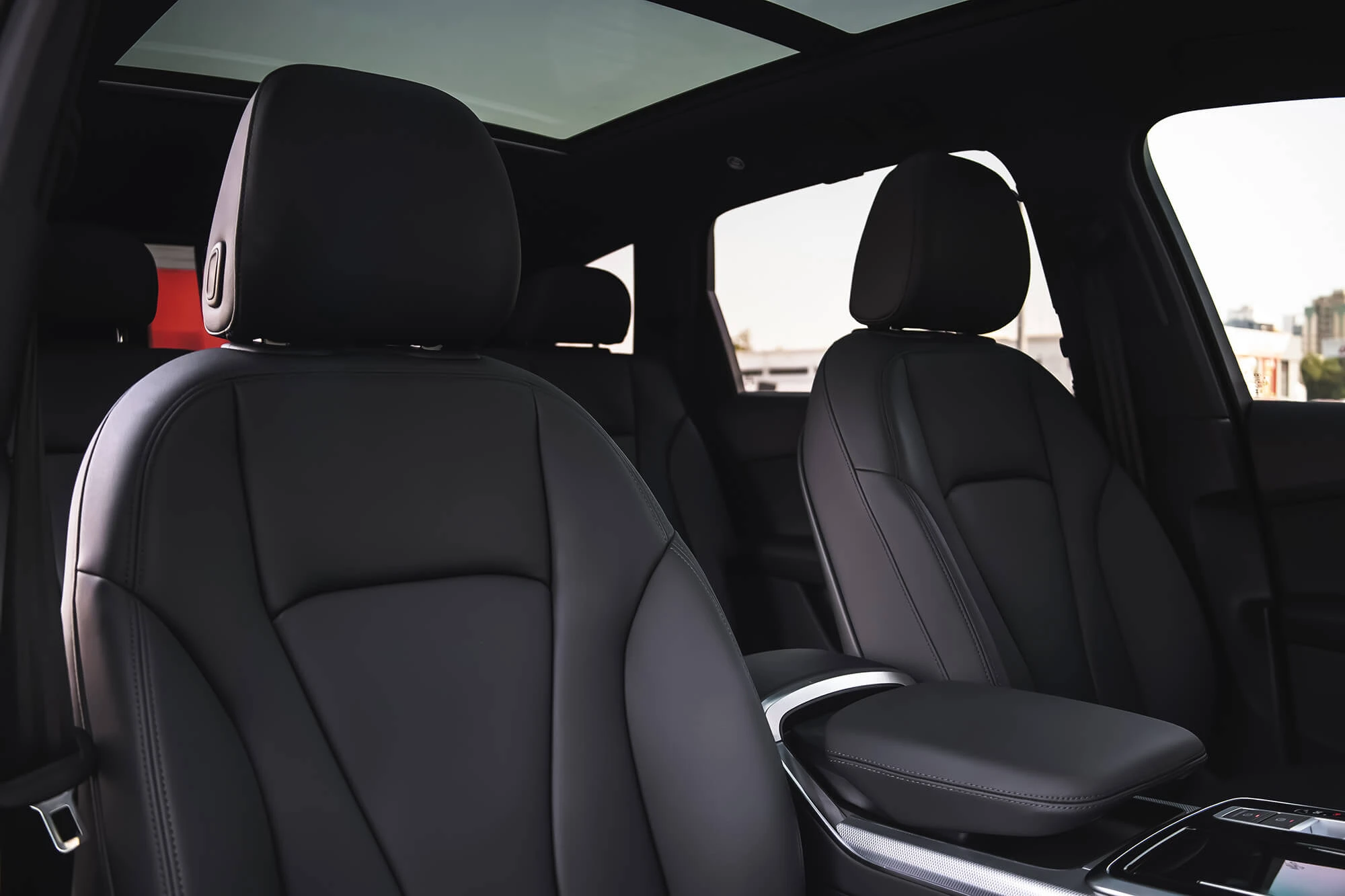 Audi Q7 серебристый