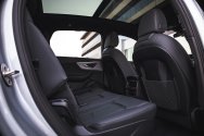 Audi Q7 серебристый