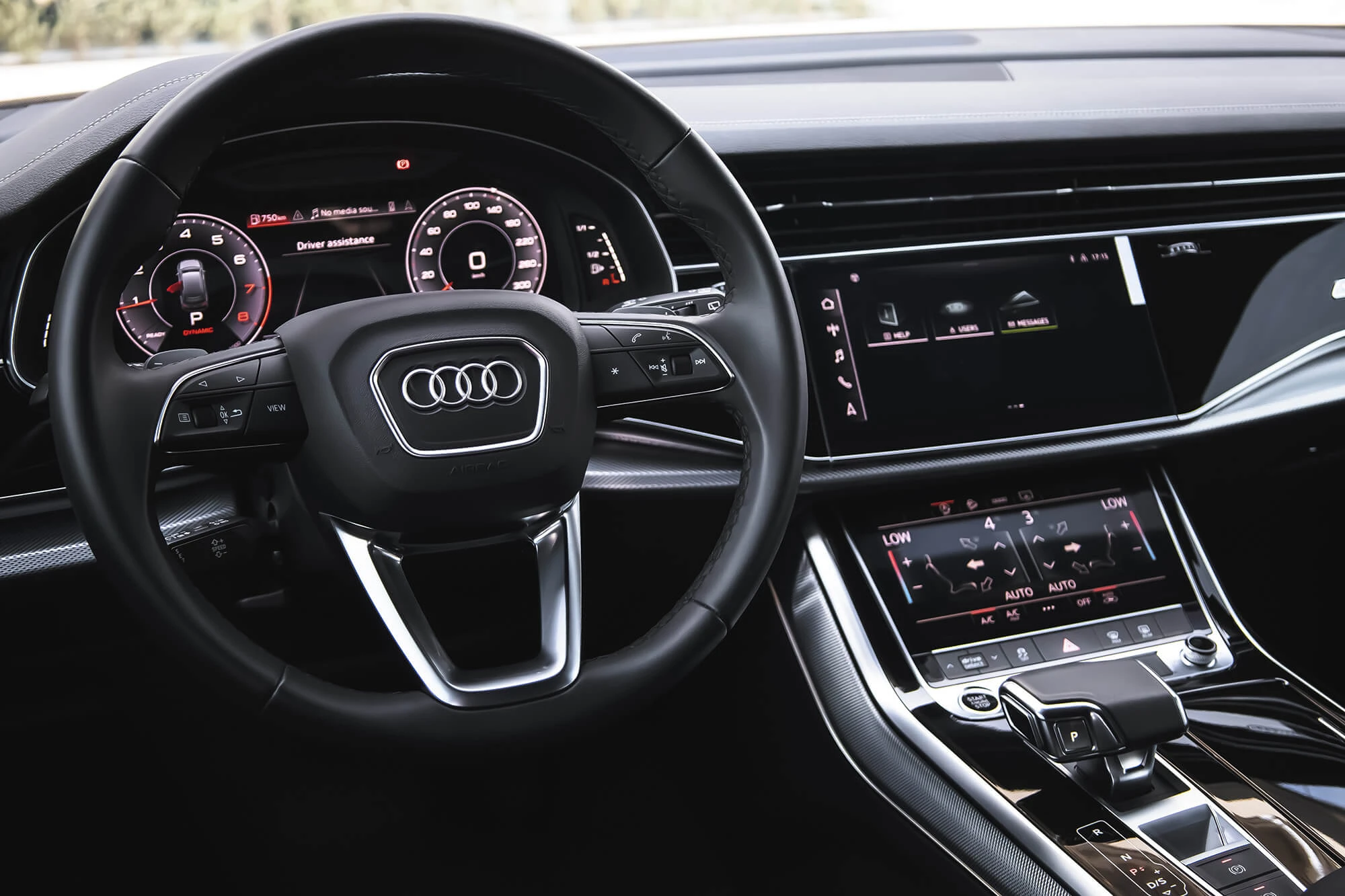 Audi Q7 серебристый