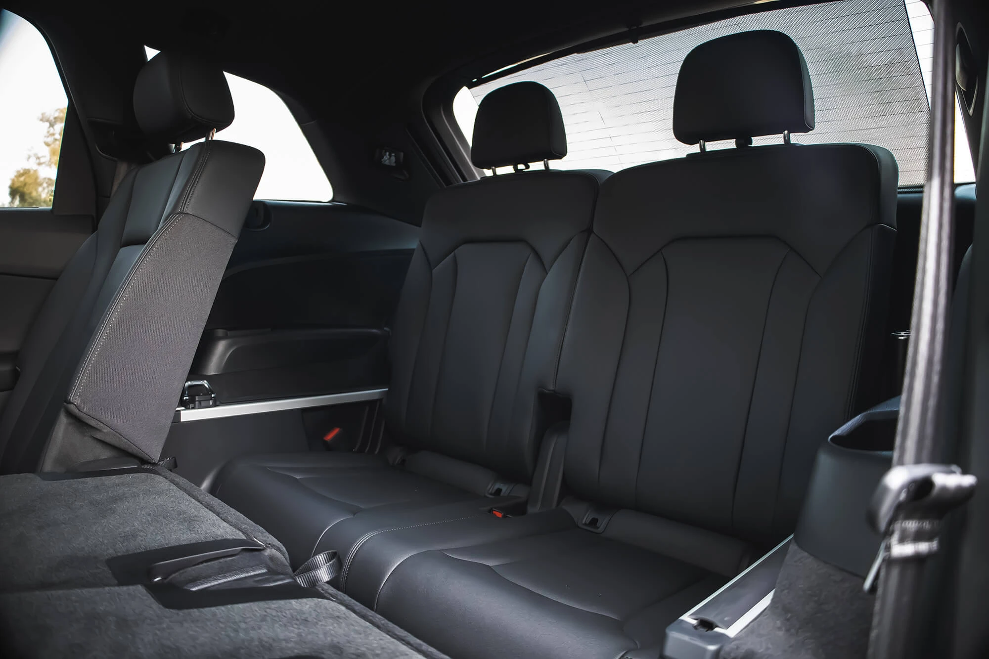 Audi Q7 серебристый