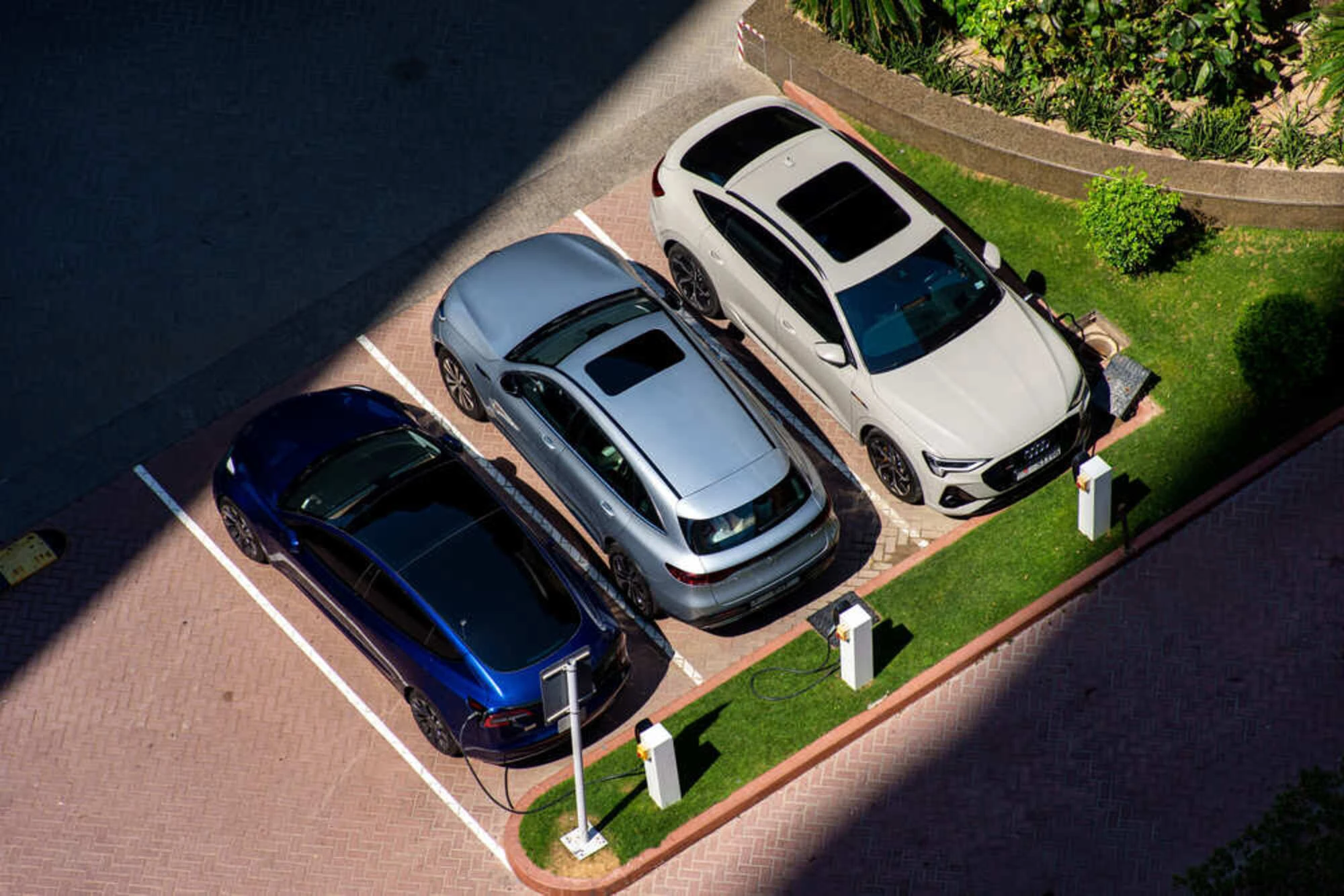 How to Report Wrong Parking and Vehicle Obstruction In Dubai: Step-by-Step Guide