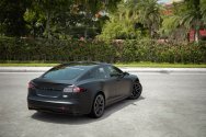 Tesla Model S Xadrez Preto Mate