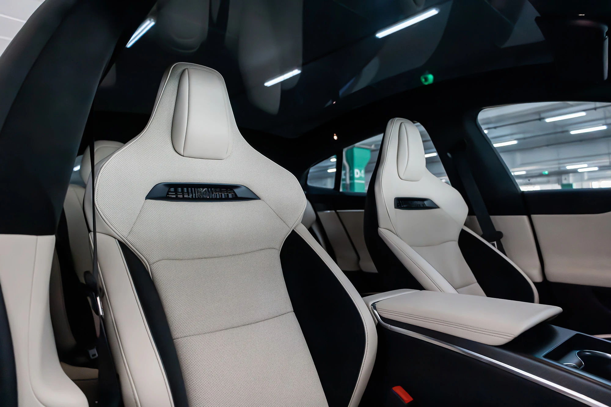 Tesla Model S Xadrez Preto Mate