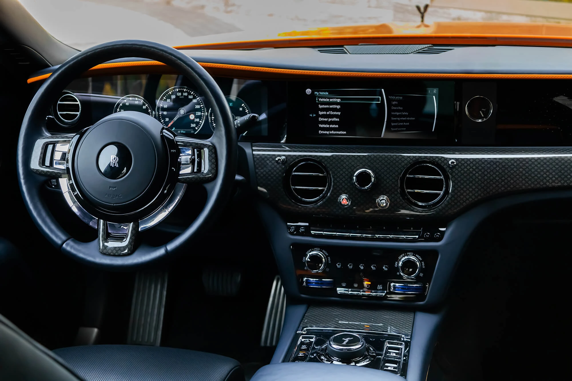 Rolls-Royce Ghost Black Badge arancione