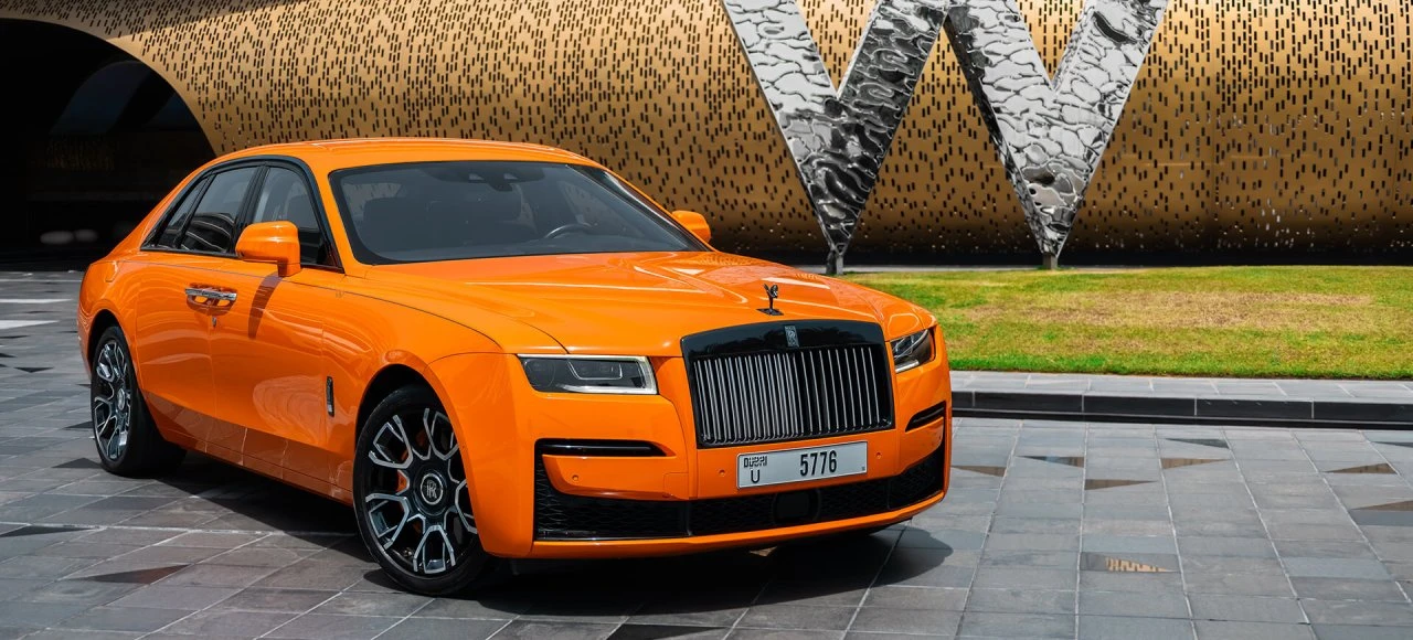 Rolls-Royce Ghost Negro Insignia naranja