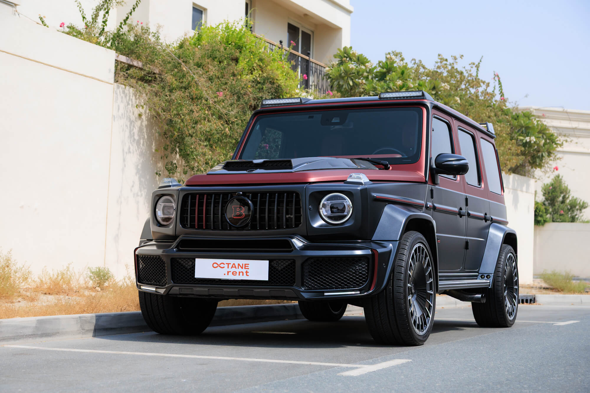 Mercedes G-Class Brabus 800 Carbon Kit черный матовый и красный