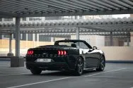 Ford Mustang cabriolet ny generation svart