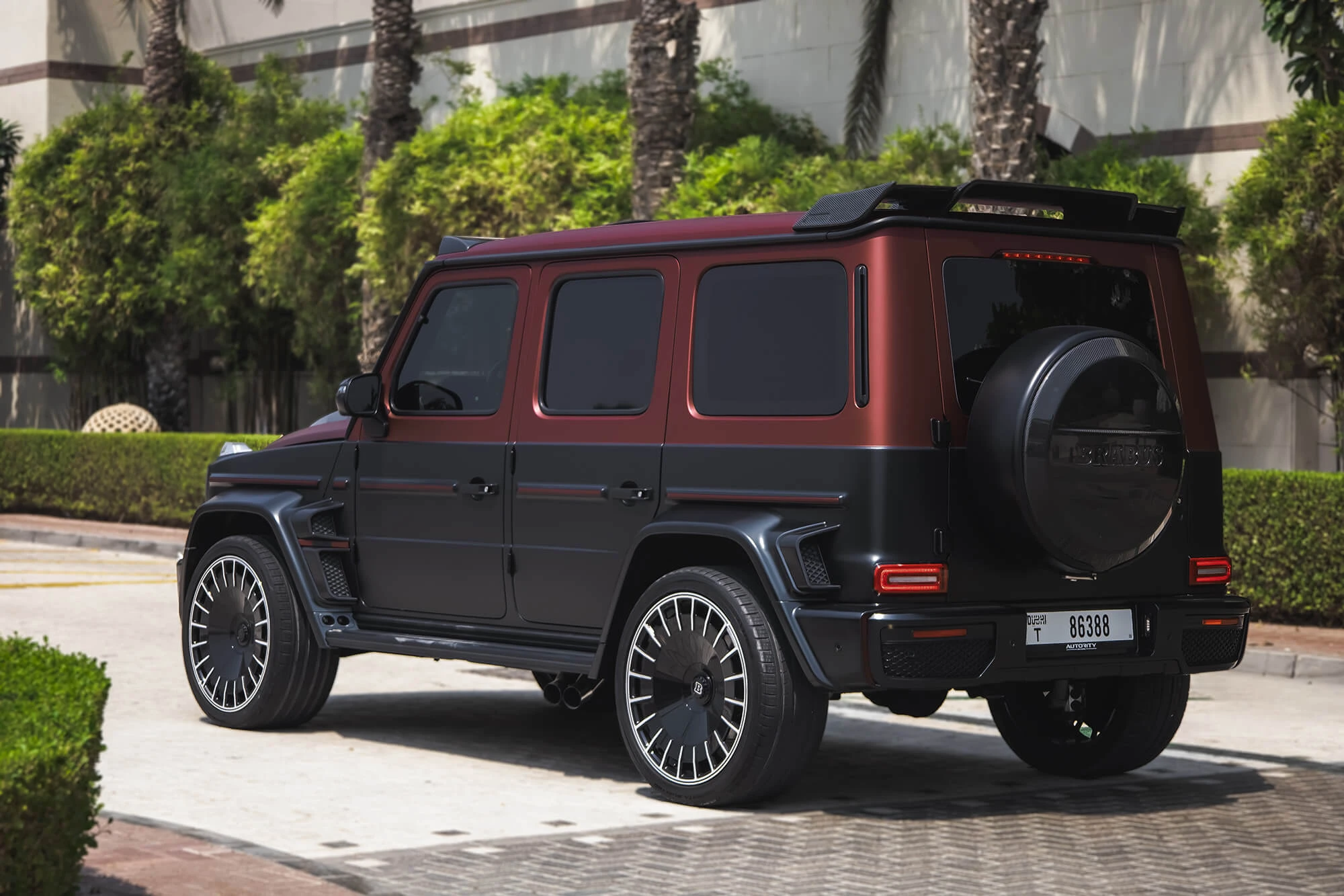 Mercedes G-Class Brabus 800 Kit Carbono Preto Mate e Vermelho