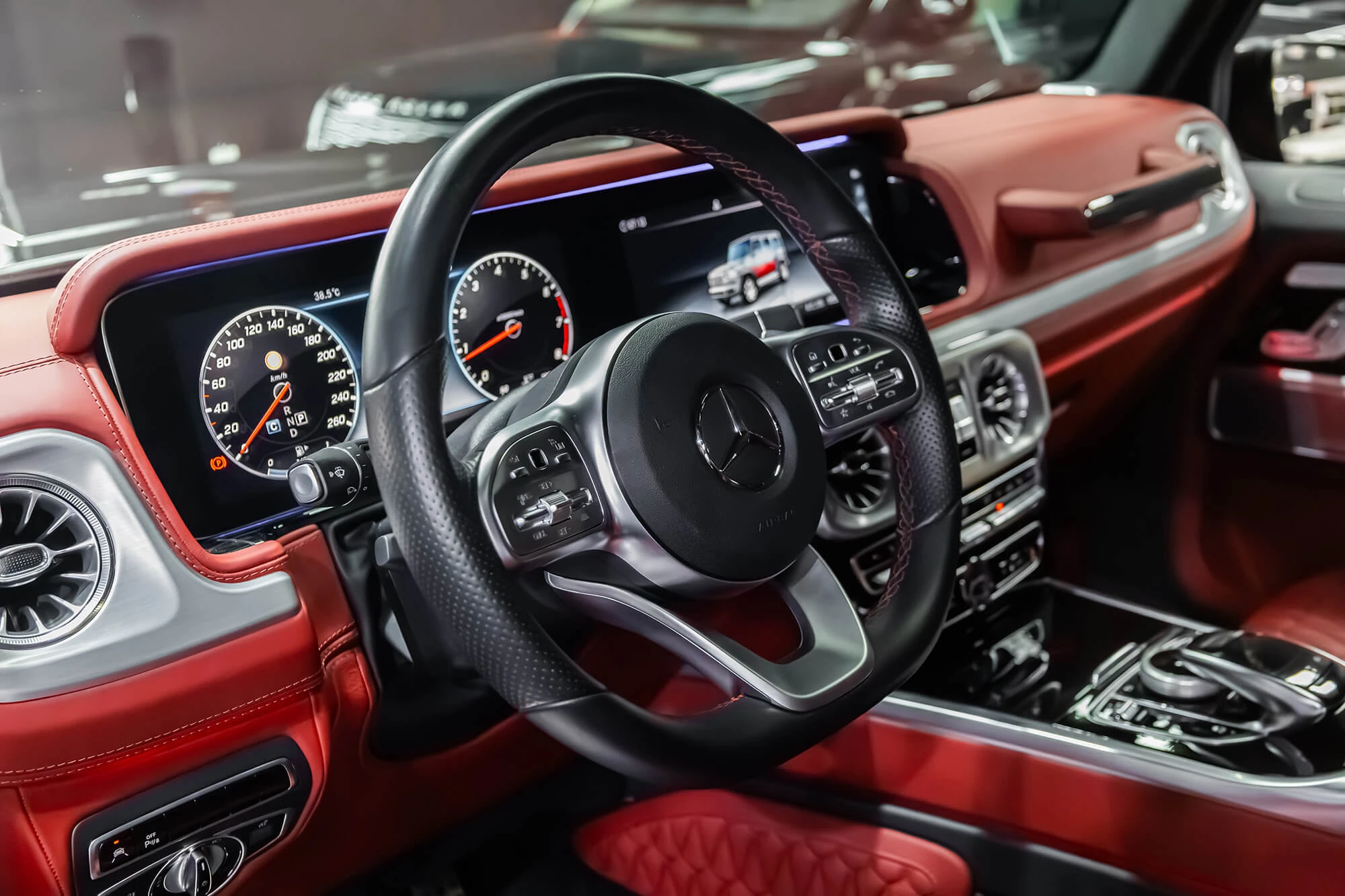 Mercedes G-Class Brabus 800 Kit Carbono Preto Mate e Vermelho