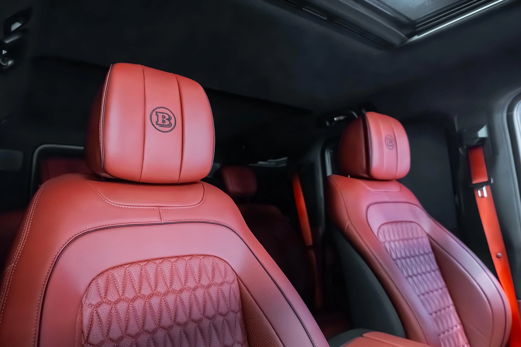 Mercedes G-Class Brabus 800 Kit Carbono Preto Mate e Vermelho
