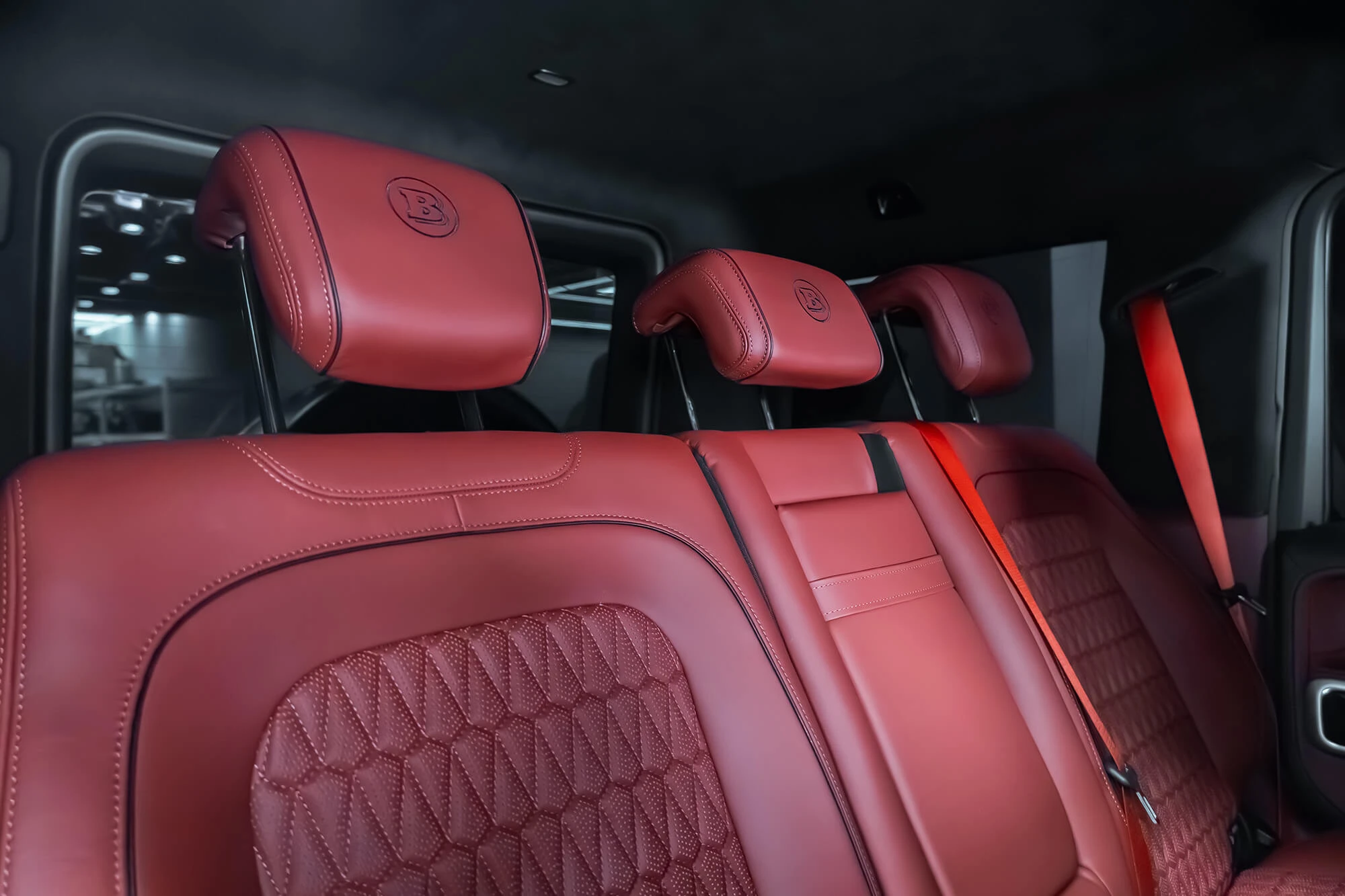 Mercedes G-Class Brabus 800 Kit Carbono Preto Mate e Vermelho