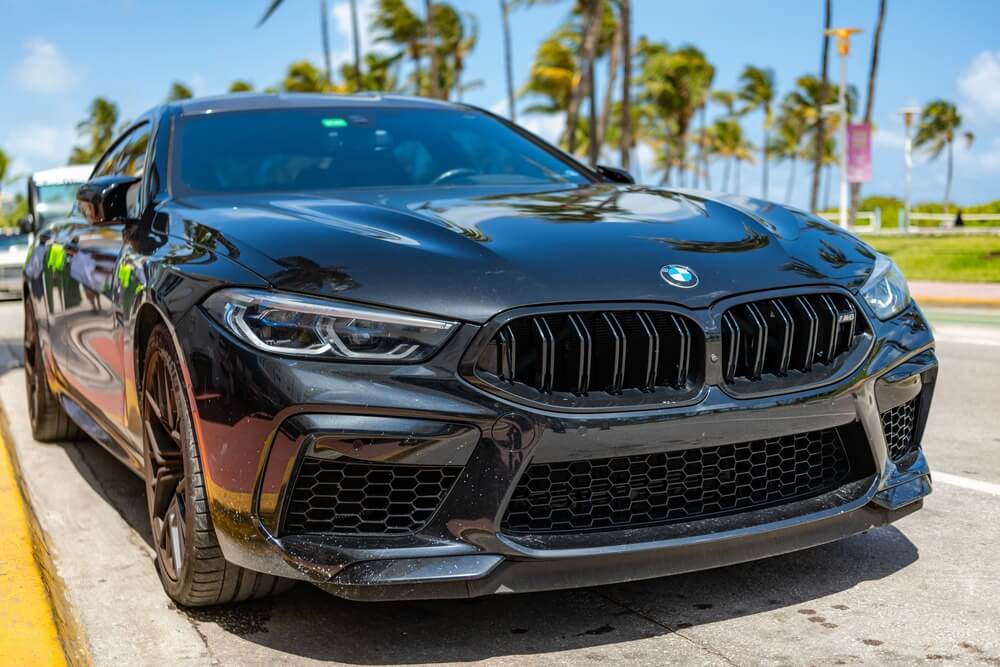 BMW M8 un Dubai