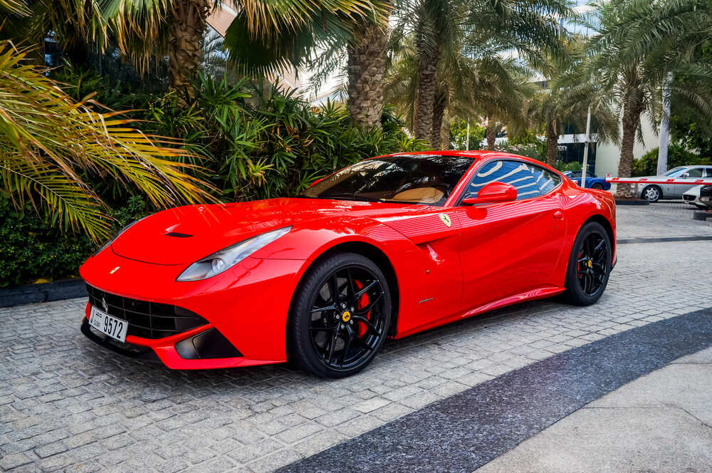 Kan man leje en Ferrari i Dubai?