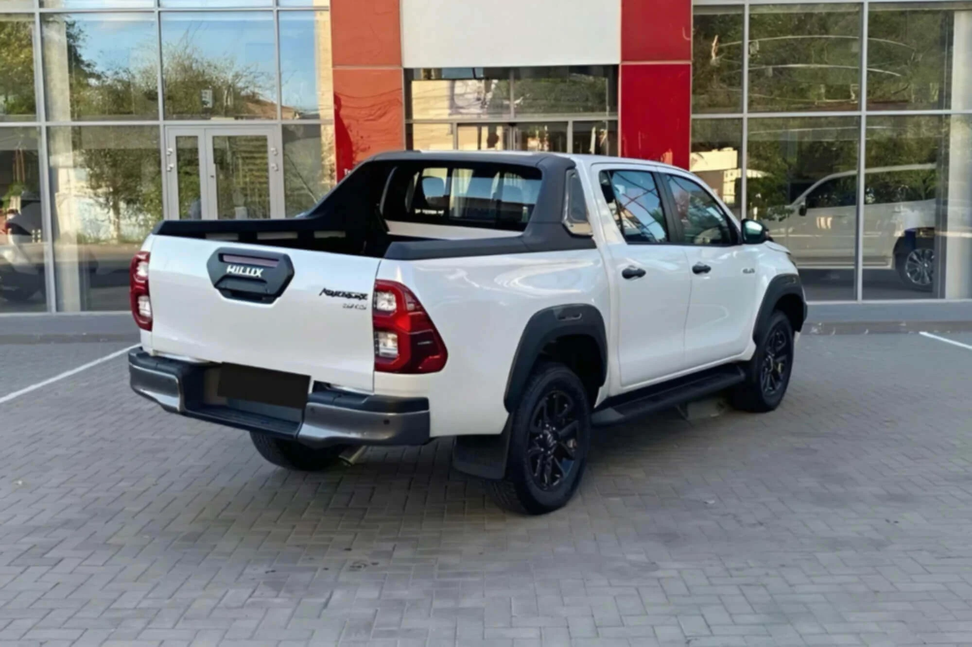 丰田 Hilux 白色