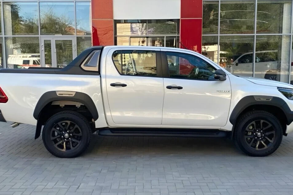 Toyota Hilux White