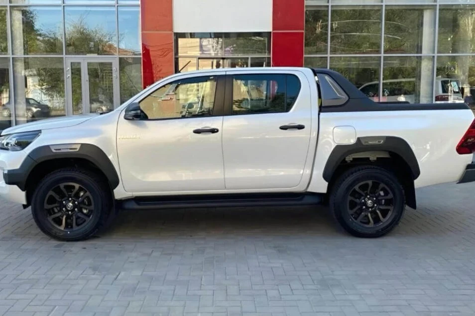 Toyota Hilux White