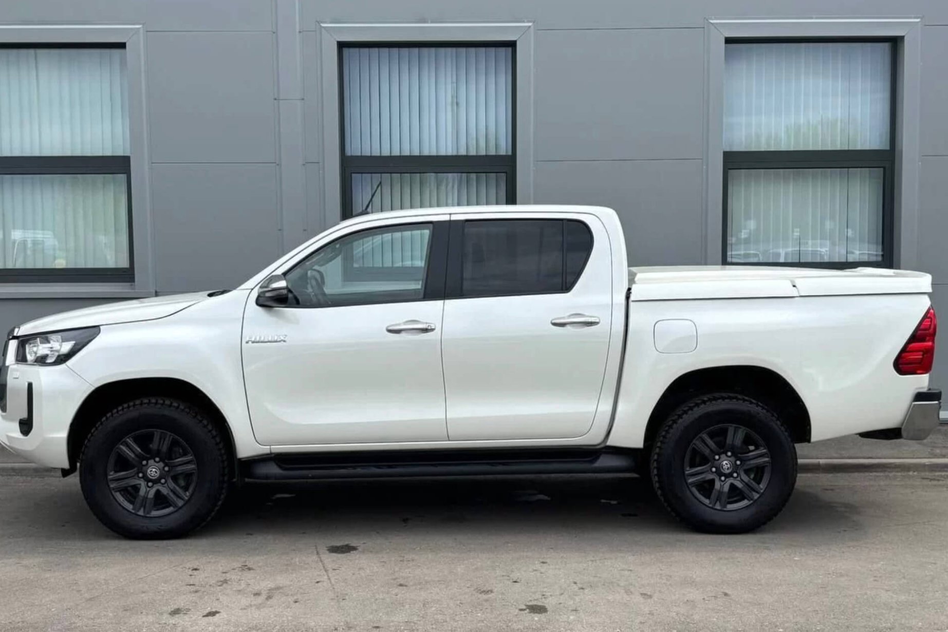 Toyota Hilux White