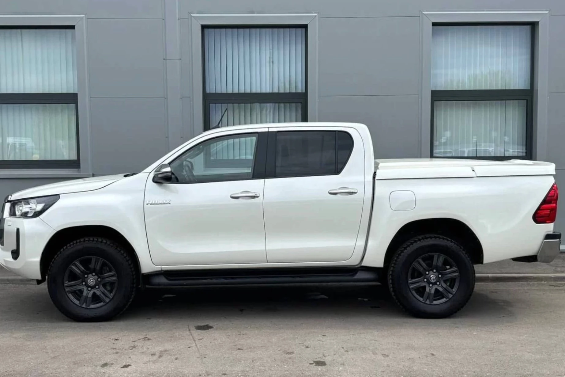 Toyota Hilux White