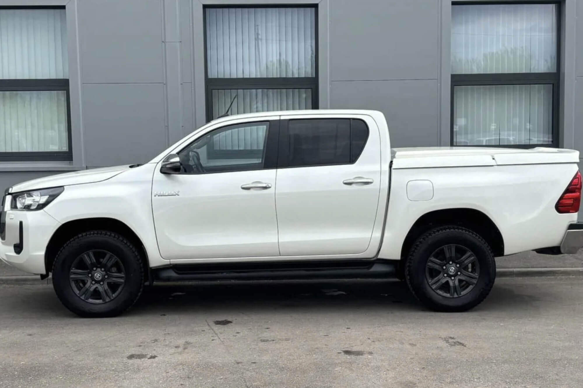 Toyota Hilux White