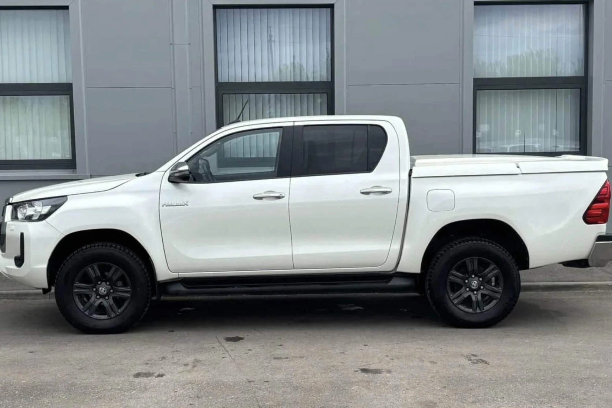 丰田 Hilux 白色