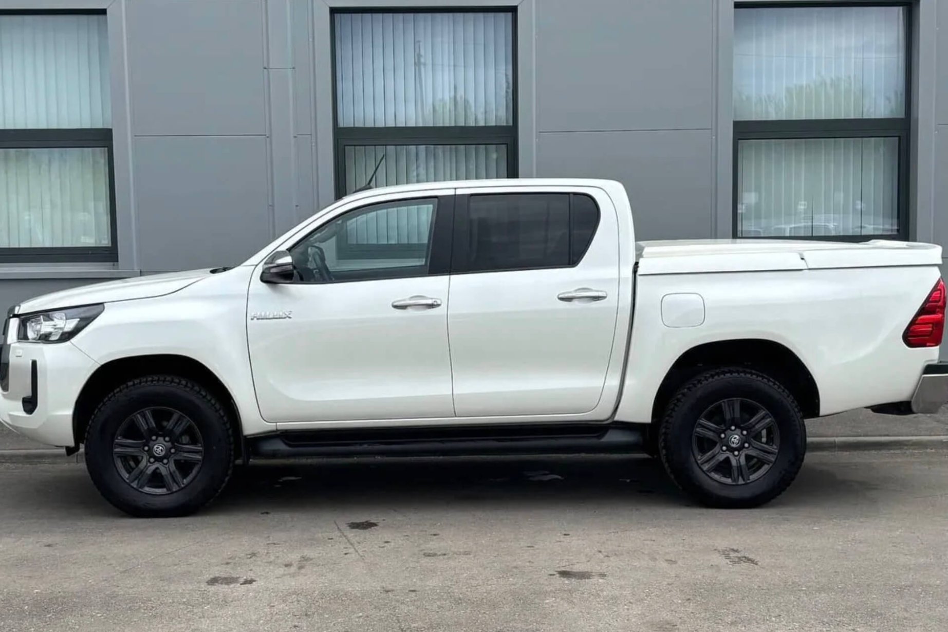 Toyota Hilux White