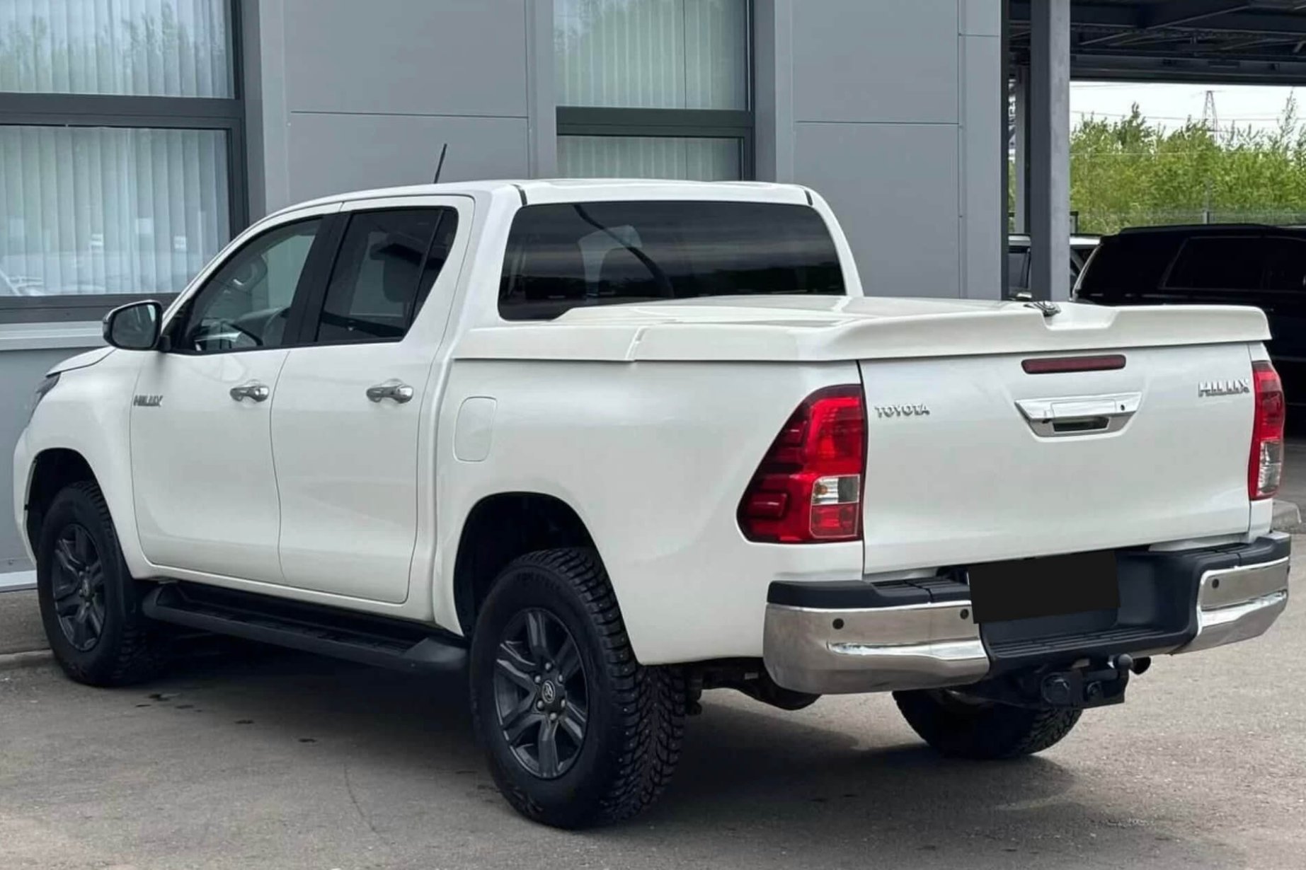 Toyota Hilux White