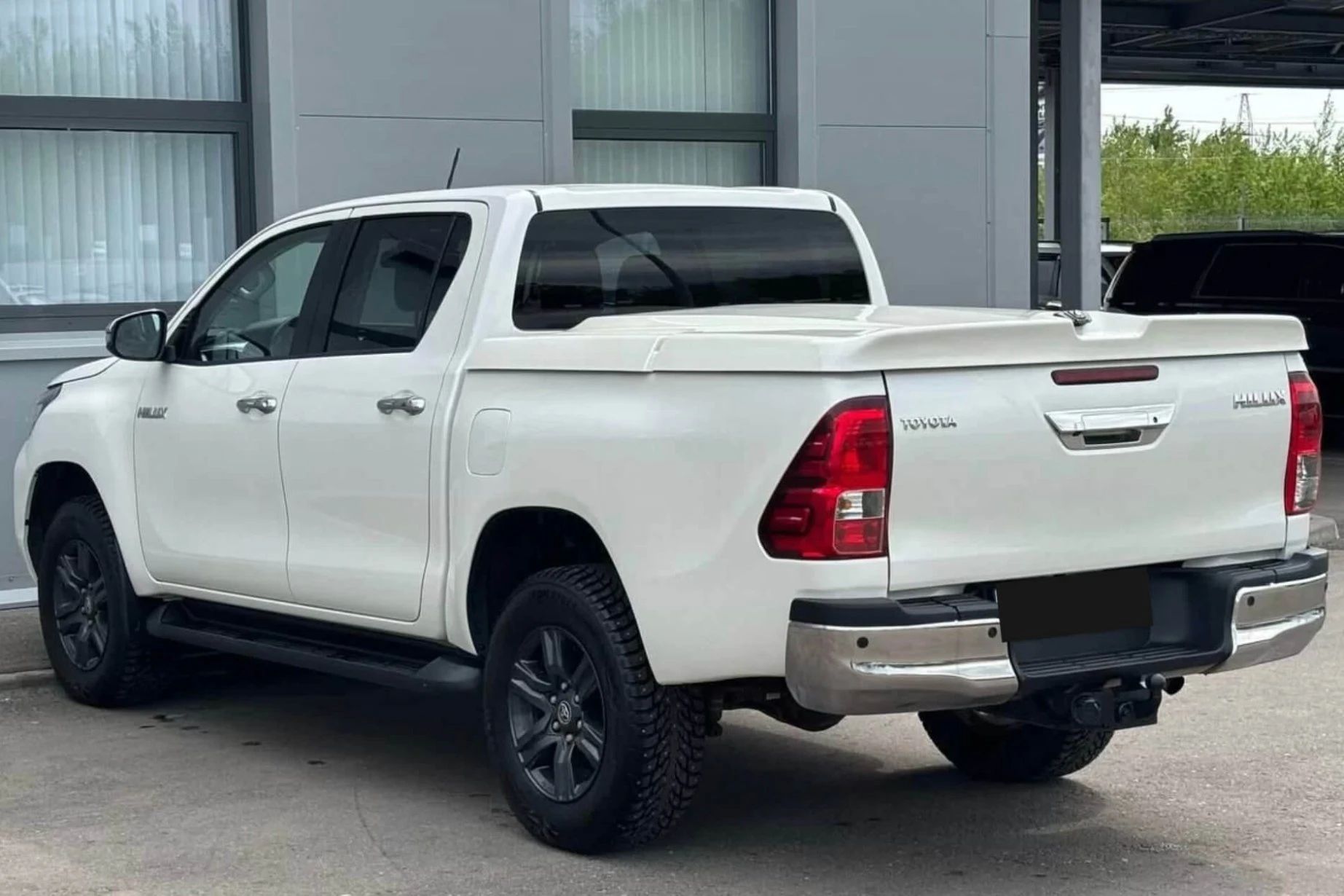 Toyota Hilux White