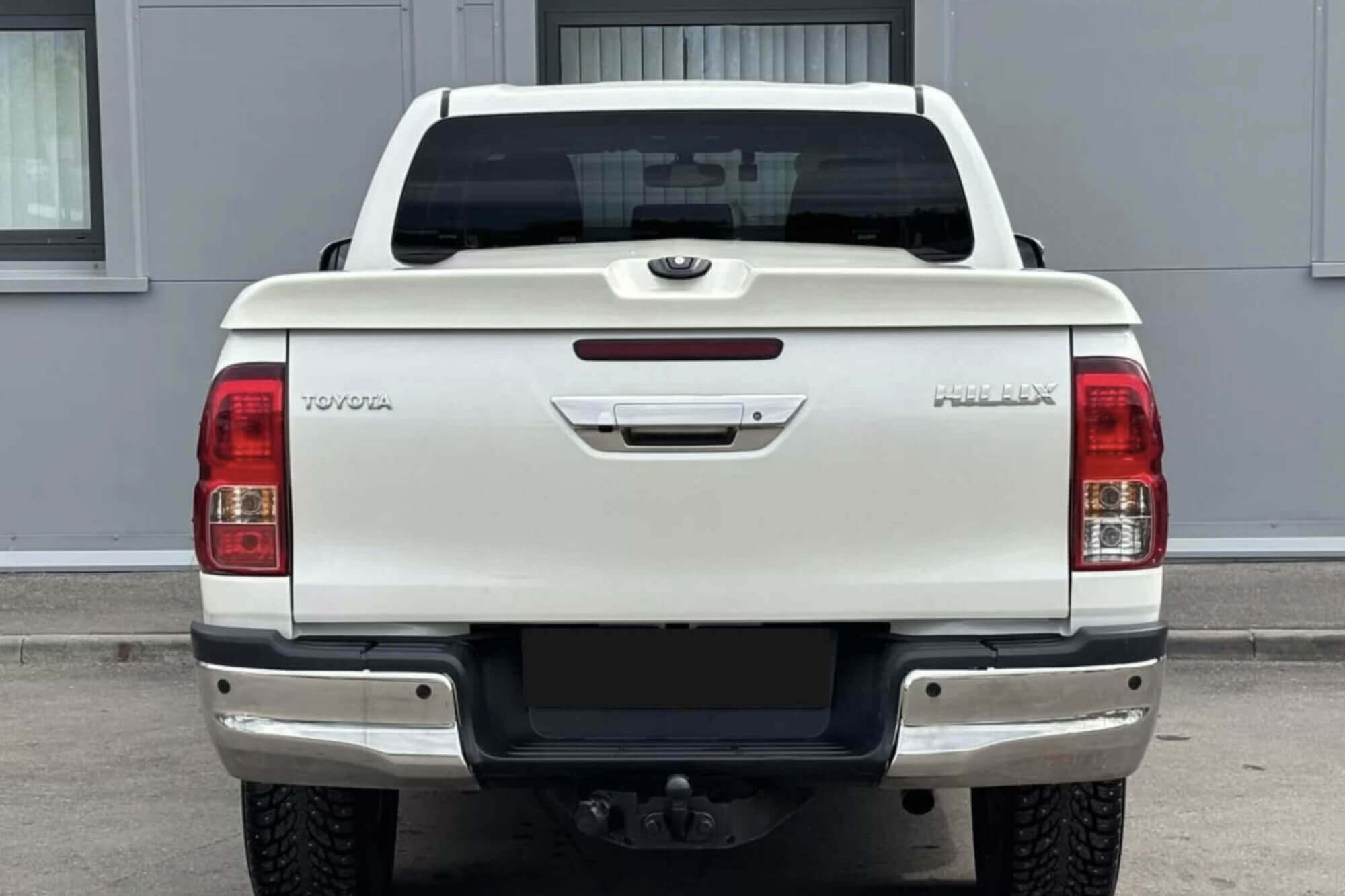 Toyota Hilux White