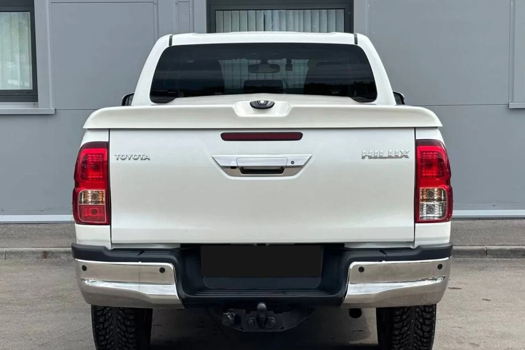 Toyota Hilux White
