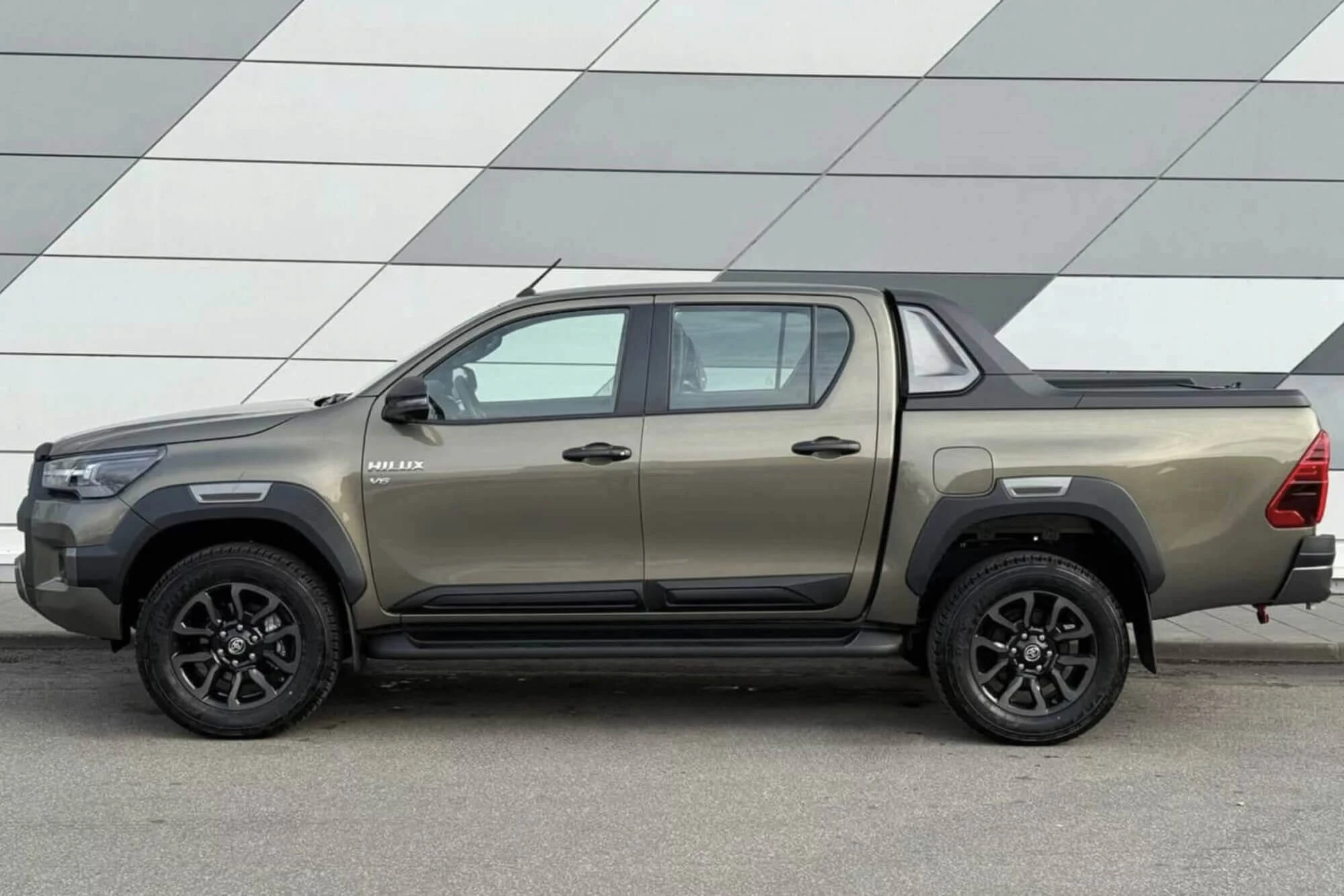 丰田 Hilux 绿色