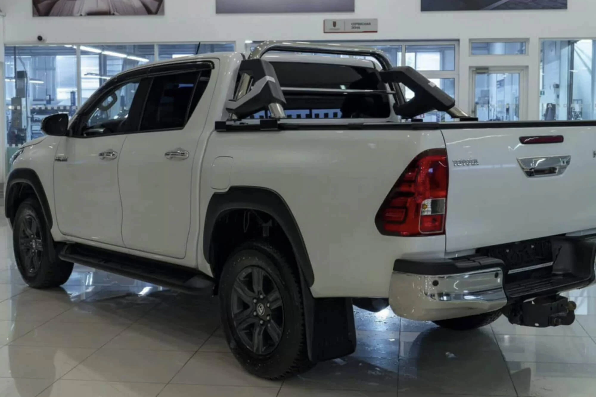 丰田 Hilux 白色